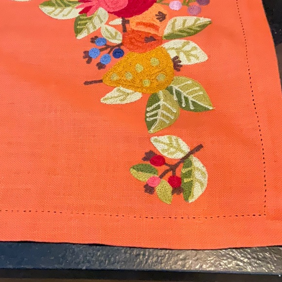 Williams and Sonoma Runner - Picture 5 of 6